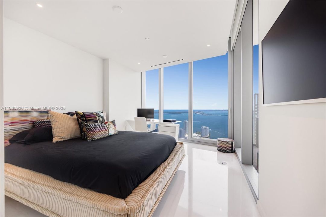 For Rent: $18,900 (2 beds, 3 baths, 1552 Square Feet)