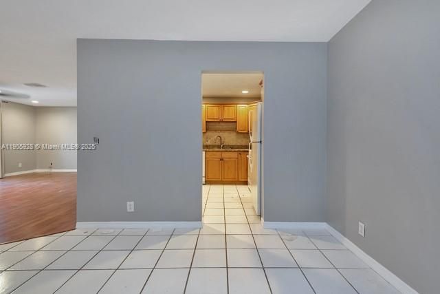 For Rent: $1,800 (1 beds, 1 baths, 964 Square Feet)