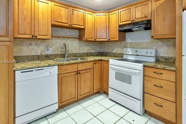 For Rent: $1,800 (1 beds, 1 baths, 964 Square Feet)
