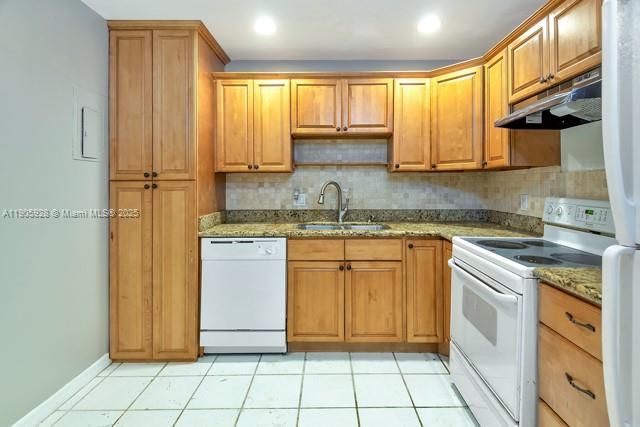 For Rent: $1,800 (1 beds, 1 baths, 964 Square Feet)