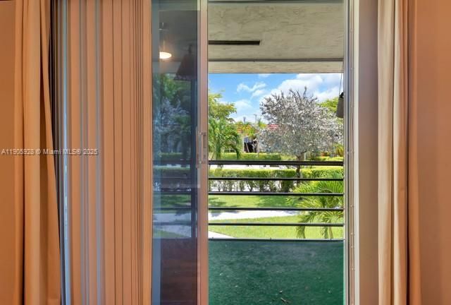 For Rent: $1,800 (1 beds, 1 baths, 964 Square Feet)