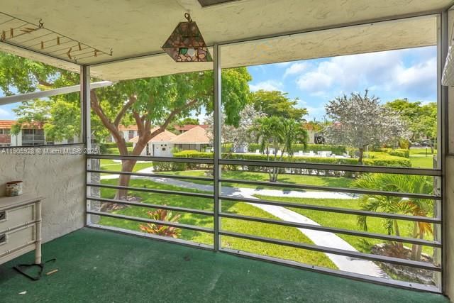 For Rent: $1,800 (1 beds, 1 baths, 964 Square Feet)