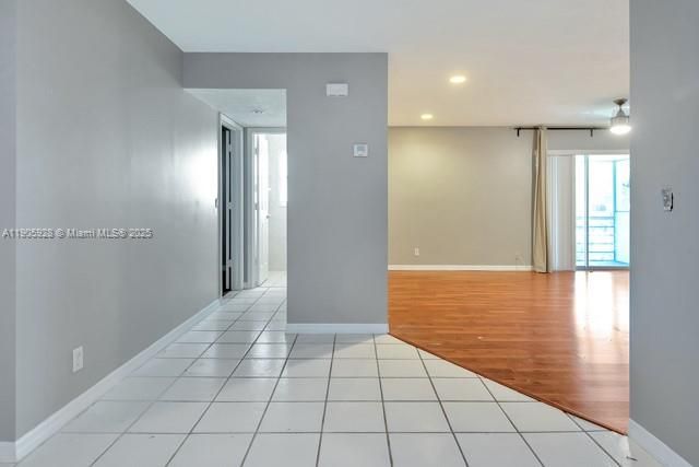 For Rent: $1,800 (1 beds, 1 baths, 964 Square Feet)