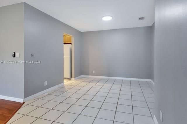 For Rent: $1,800 (1 beds, 1 baths, 964 Square Feet)