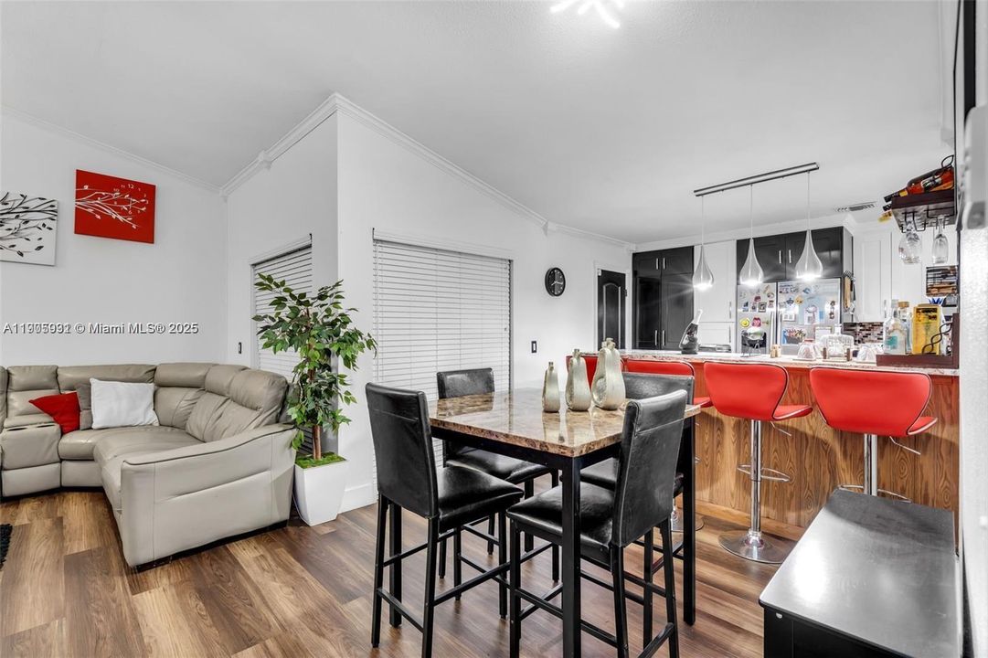 For Sale: $439,999 (3 beds, 2 baths, 1115 Square Feet)