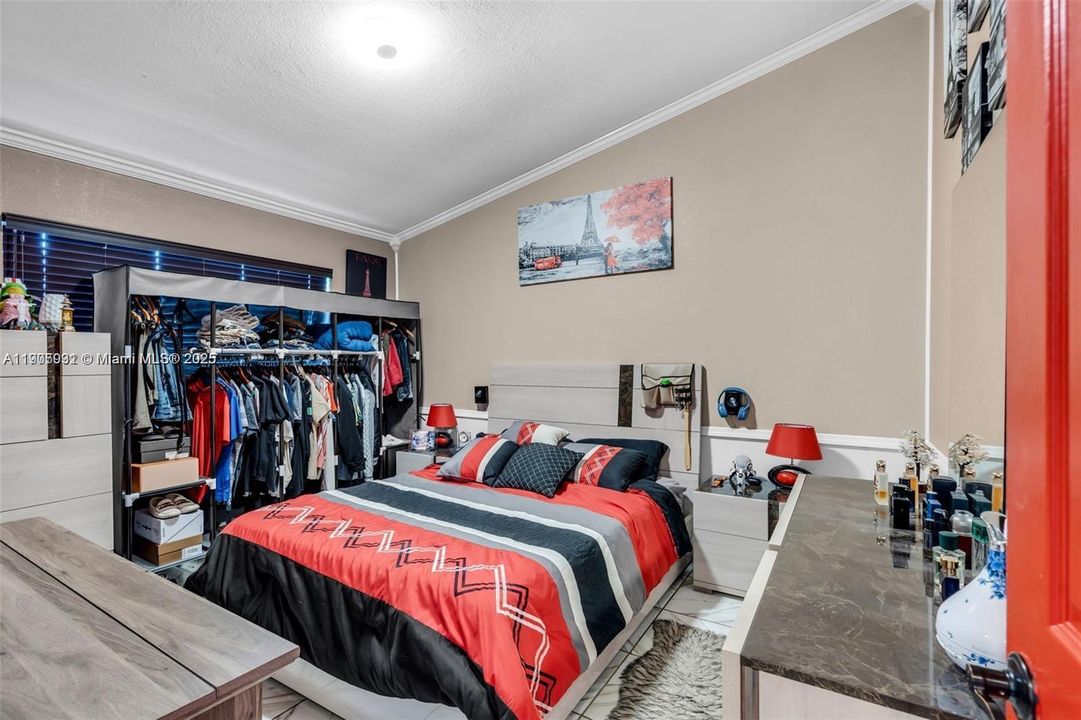 For Sale: $439,999 (3 beds, 2 baths, 1115 Square Feet)