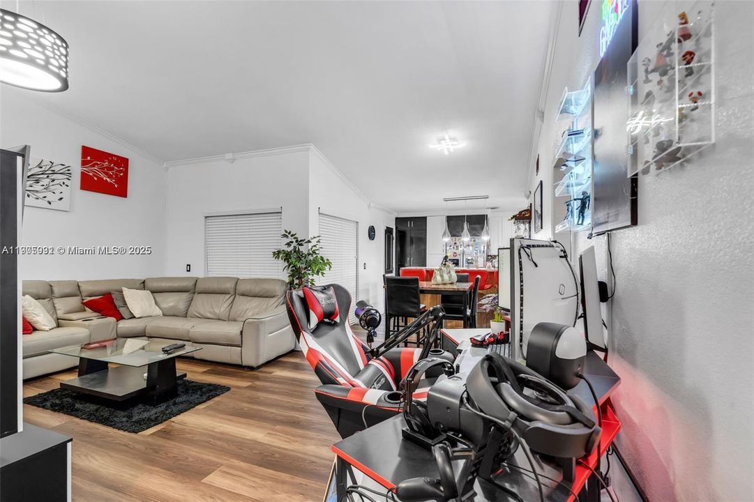 For Sale: $439,999 (3 beds, 2 baths, 1115 Square Feet)