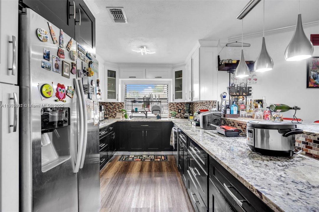 For Sale: $439,999 (3 beds, 2 baths, 1115 Square Feet)