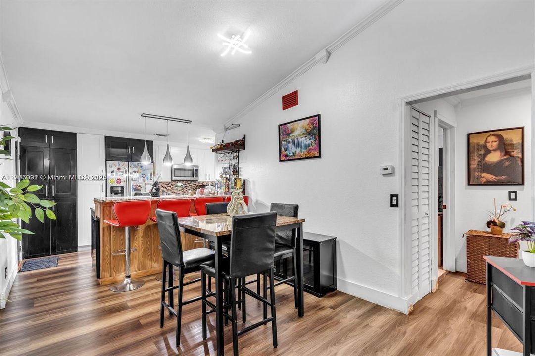 For Sale: $439,999 (3 beds, 2 baths, 1115 Square Feet)