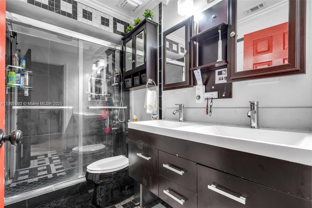 For Sale: $439,999 (3 beds, 2 baths, 1115 Square Feet)