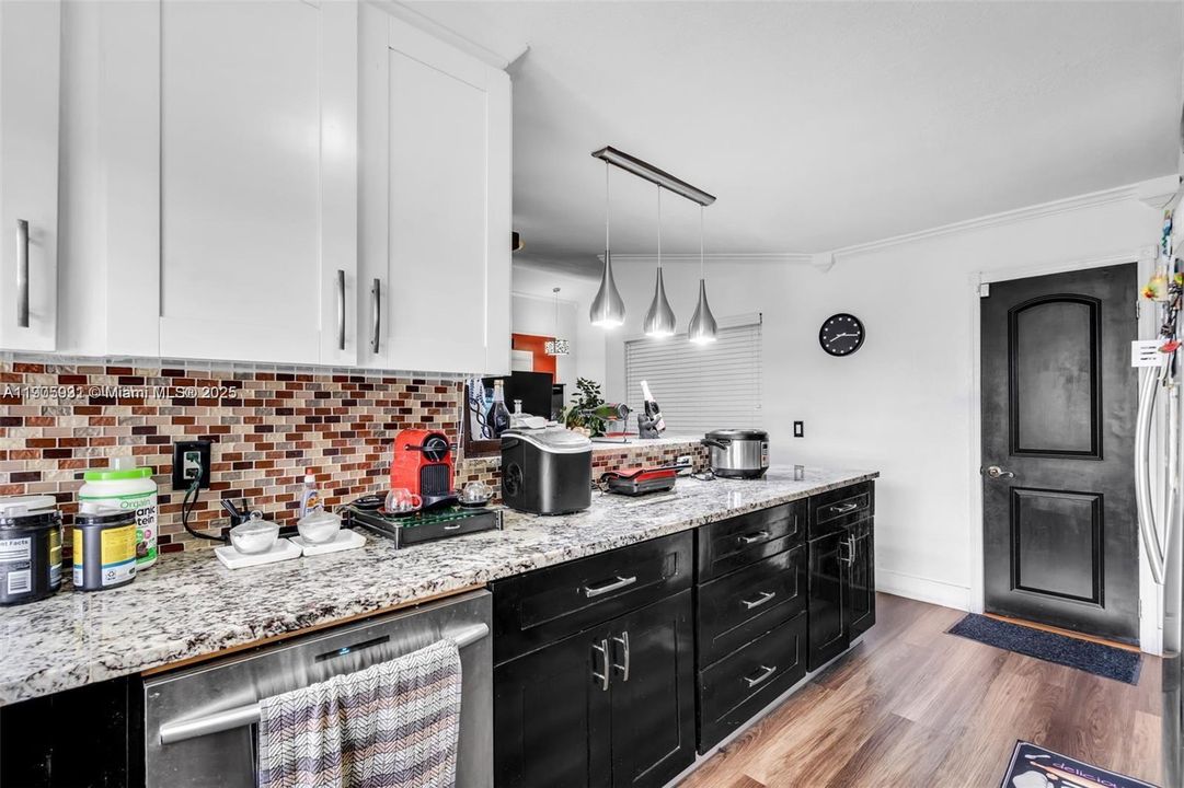 For Sale: $439,999 (3 beds, 2 baths, 1115 Square Feet)