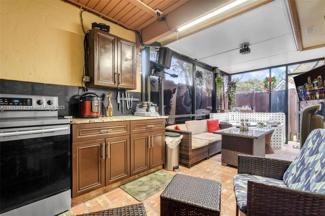 For Sale: $439,999 (3 beds, 2 baths, 1115 Square Feet)