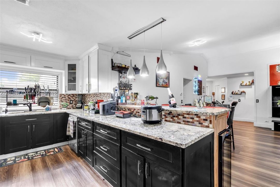 For Sale: $439,999 (3 beds, 2 baths, 1115 Square Feet)