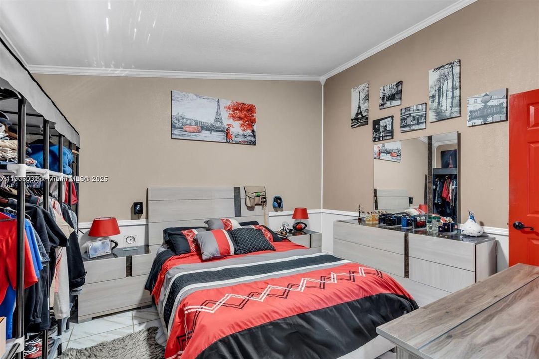 For Sale: $439,999 (3 beds, 2 baths, 1115 Square Feet)