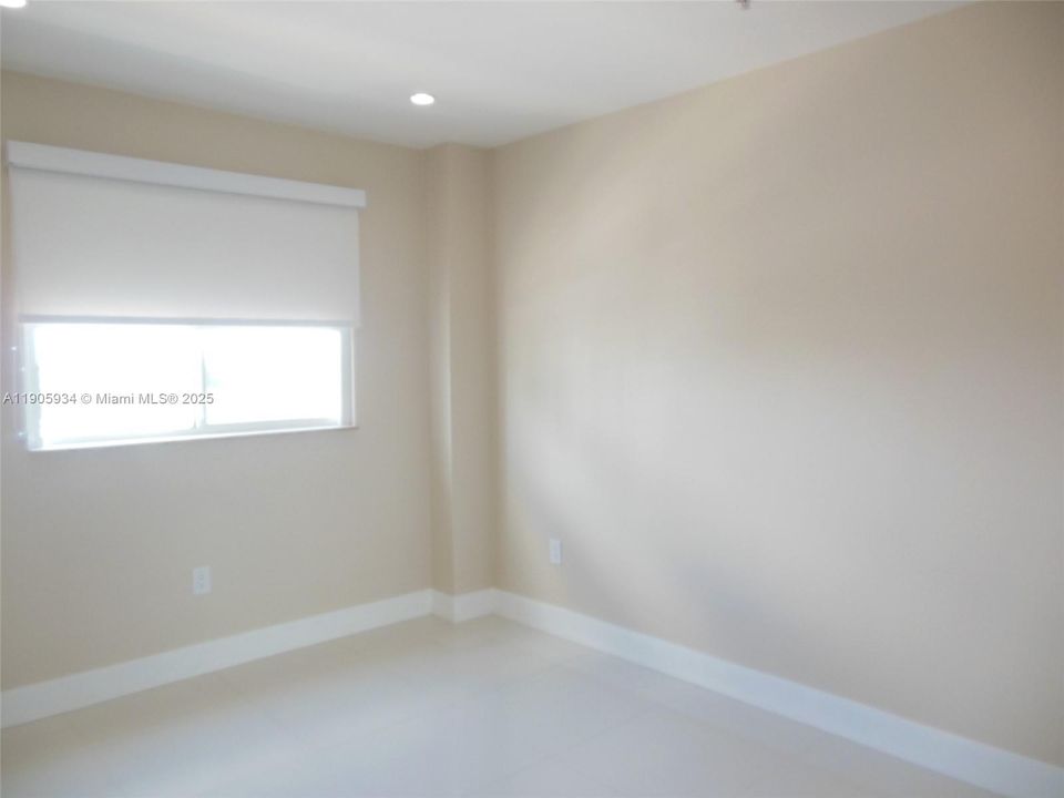 合同活跃: $389,000 (2 贝兹, 2 浴室, 903 平方英尺)