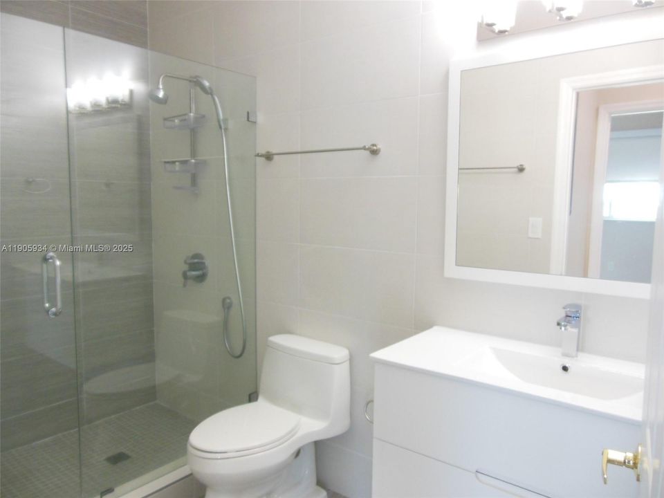 合同活跃: $389,000 (2 贝兹, 2 浴室, 903 平方英尺)