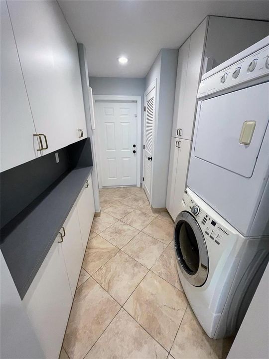 1/1.5 downstairs laundry