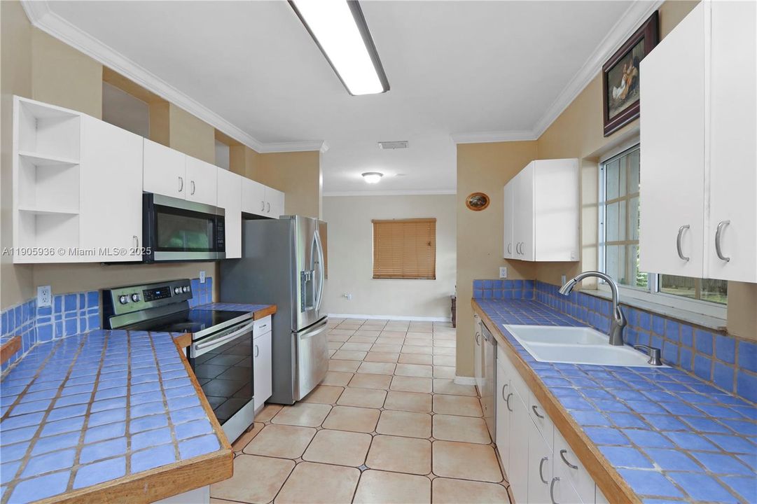 For Sale: $749,990 (4 beds, 3 baths, 2193 Square Feet)