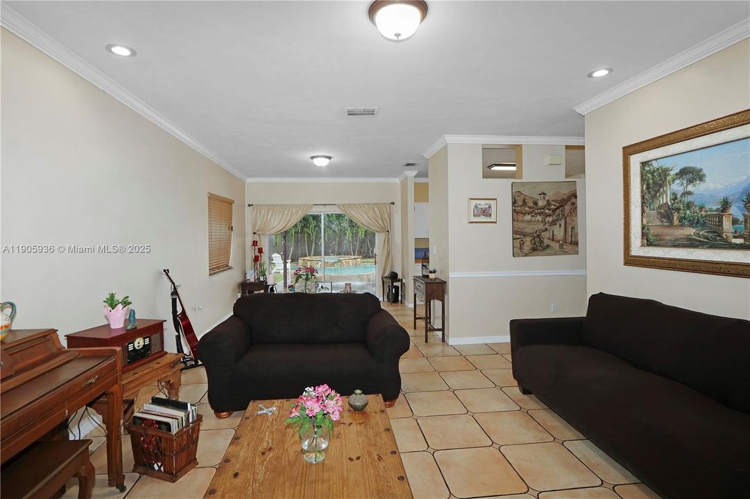 For Sale: $749,990 (4 beds, 3 baths, 2193 Square Feet)