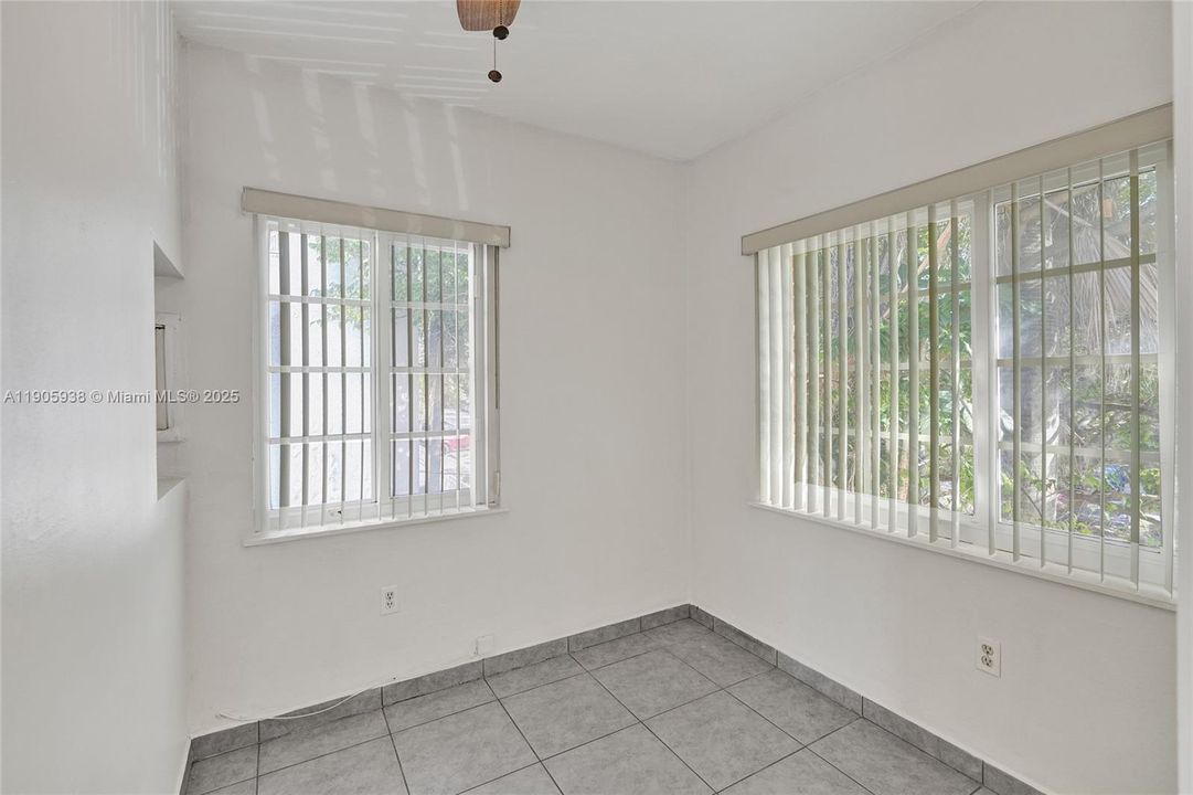 Recently Rented: $1,575 (1 beds, 1 baths, 589 Square Feet)