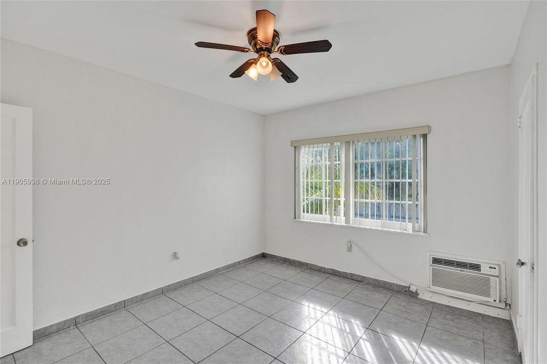 Recently Rented: $1,575 (1 beds, 1 baths, 589 Square Feet)