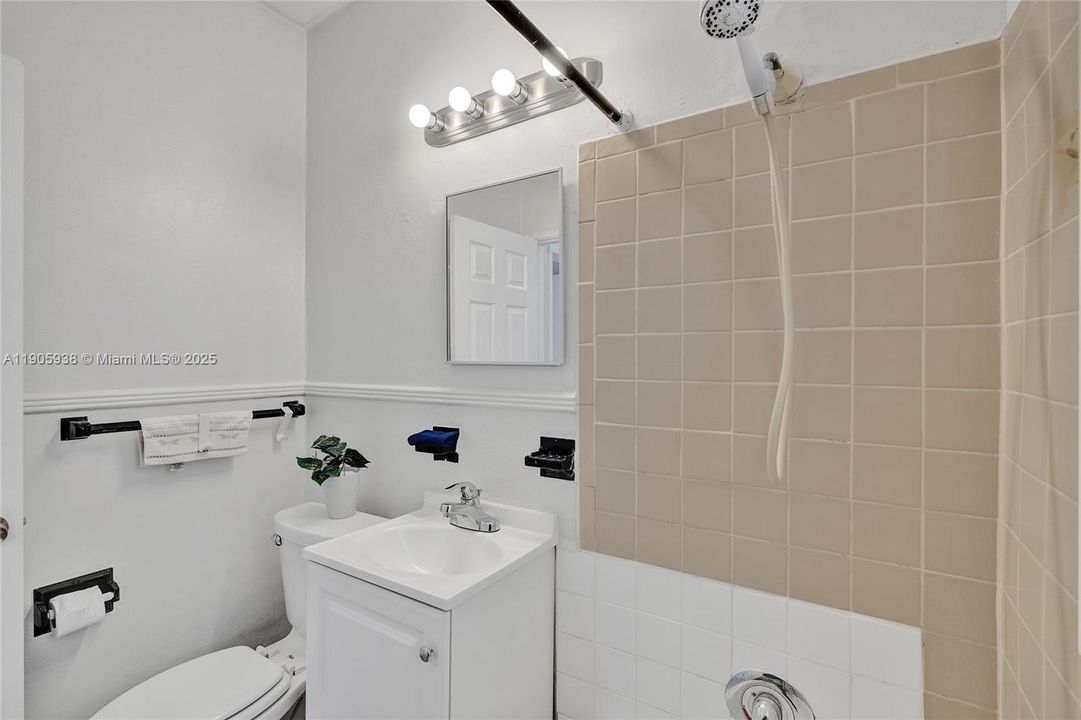 Recently Rented: $1,575 (1 beds, 1 baths, 589 Square Feet)