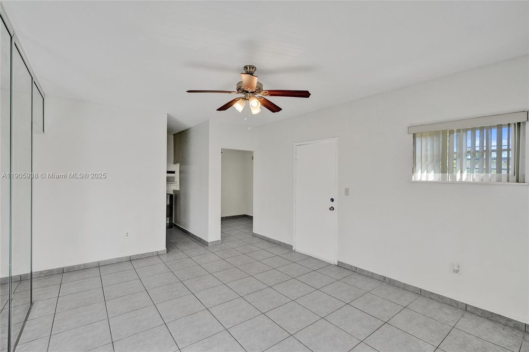 Recently Rented: $1,575 (1 beds, 1 baths, 589 Square Feet)