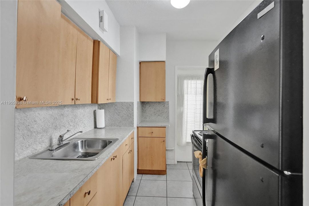 Recently Rented: $1,575 (1 beds, 1 baths, 589 Square Feet)