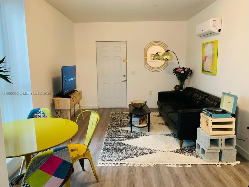Active With Contract: $2,300 (2 beds, 1 baths, 5664 Square Feet)