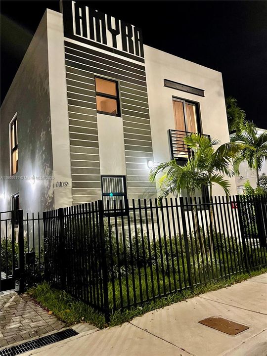 Active With Contract: $2,300 (2 beds, 1 baths, 5664 Square Feet)