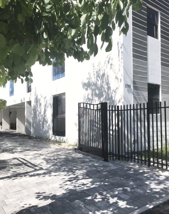 Active With Contract: $2,300 (2 beds, 1 baths, 5664 Square Feet)