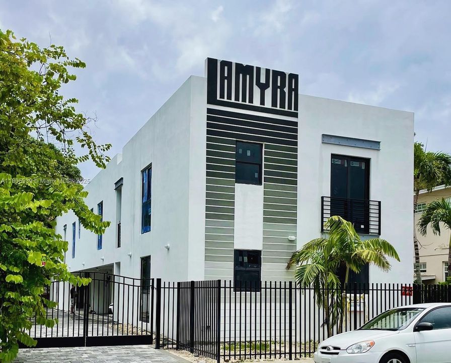 Active With Contract: $2,300 (2 beds, 1 baths, 5664 Square Feet)