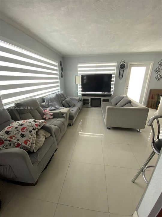 待售: $675,000 (4 贝兹, 4 浴室, 1972 平方英尺)