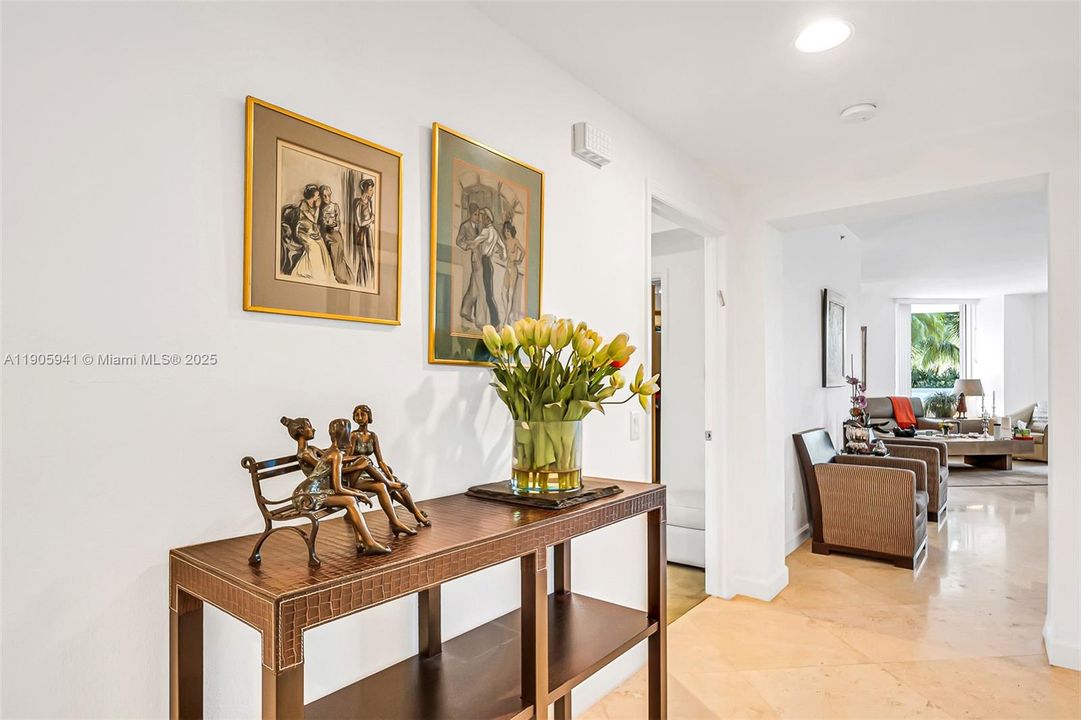 待售: $749,000 (2 贝兹, 2 浴室, 2080 平方英尺)