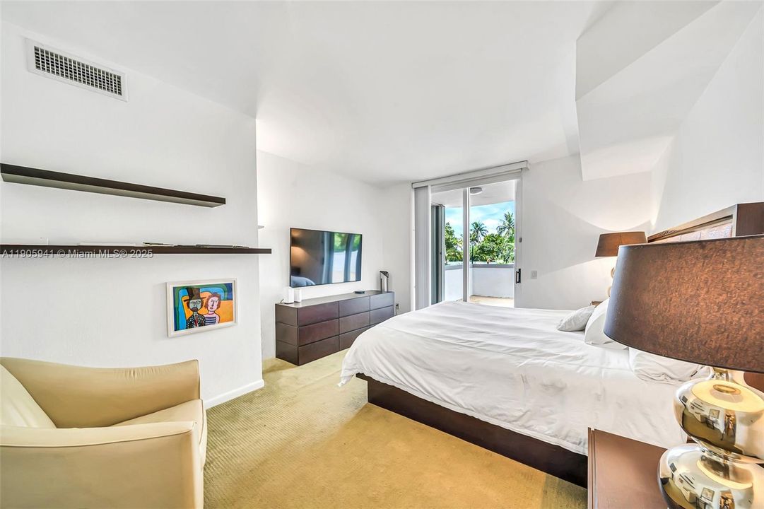 待售: $749,000 (2 贝兹, 2 浴室, 2080 平方英尺)