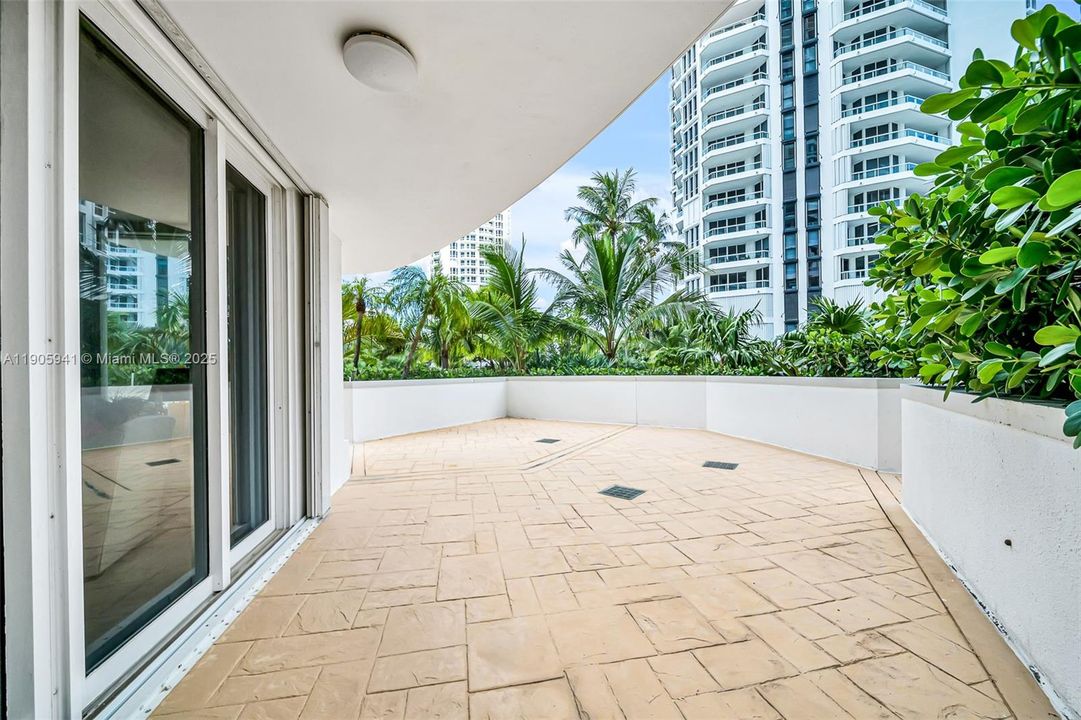 待售: $749,000 (2 贝兹, 2 浴室, 2080 平方英尺)