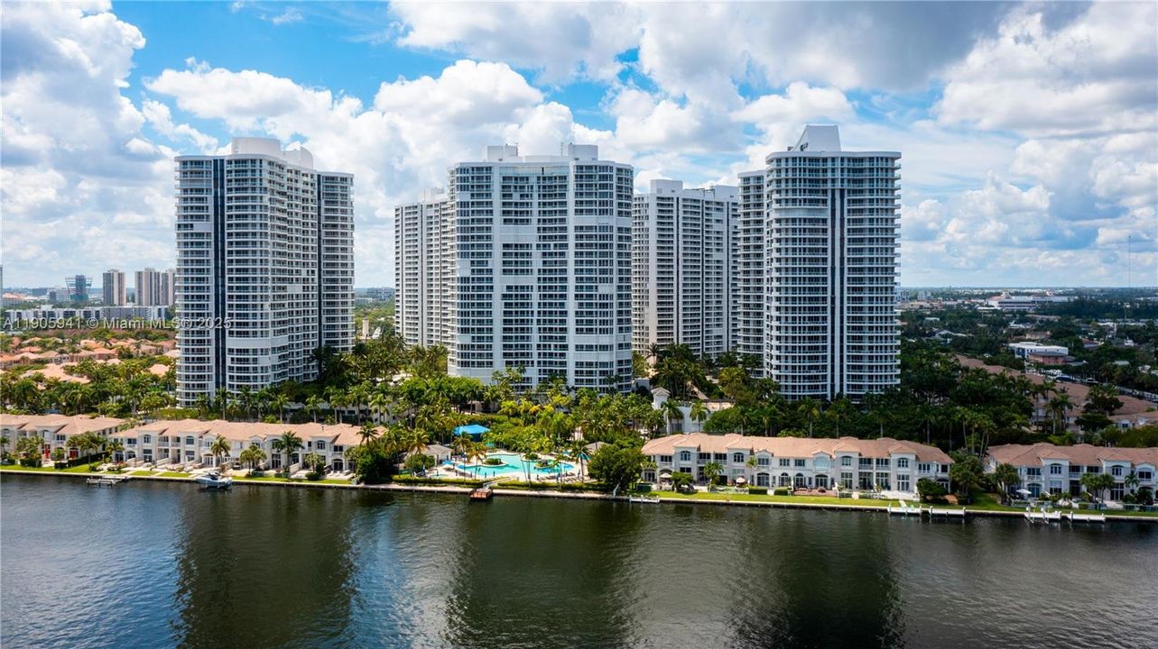 待售: $749,000 (2 贝兹, 2 浴室, 2080 平方英尺)