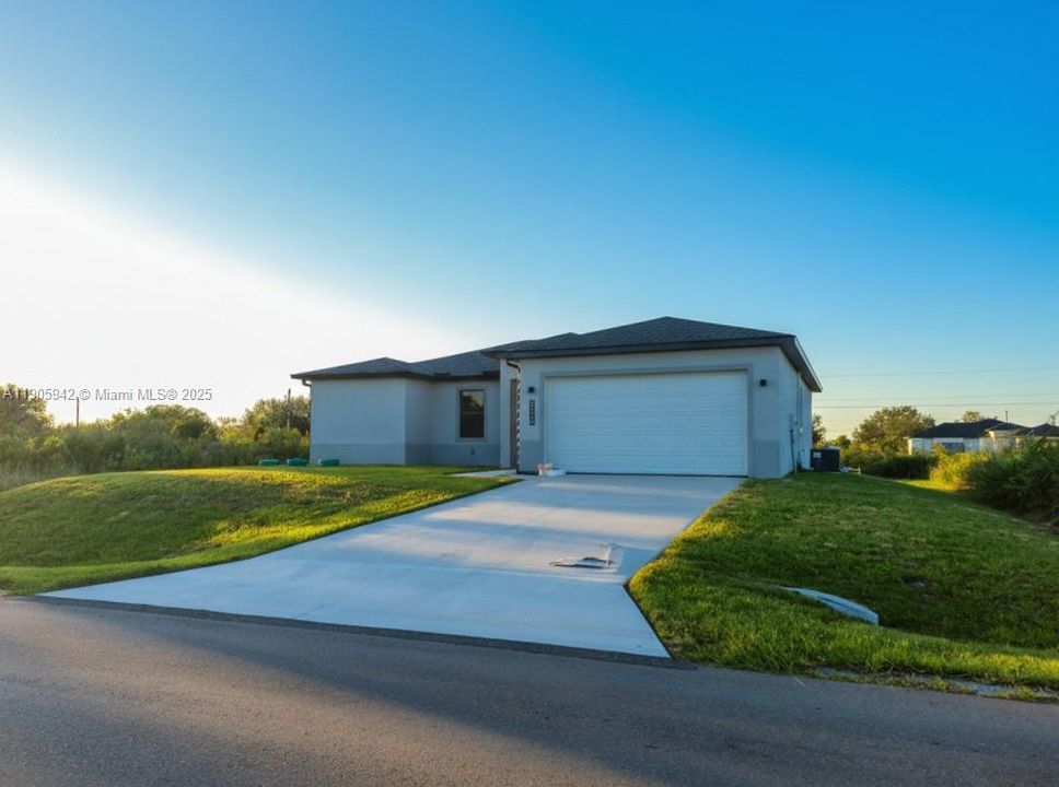 For Sale: $299,000 (3 beds, 2 baths, 1600 Square Feet)