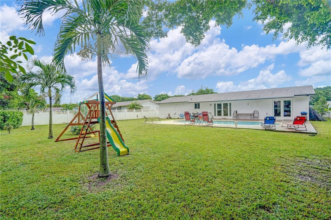 En Renta: $6,500 (4 camas, 2 baños, 1645 Pies cuadrados)