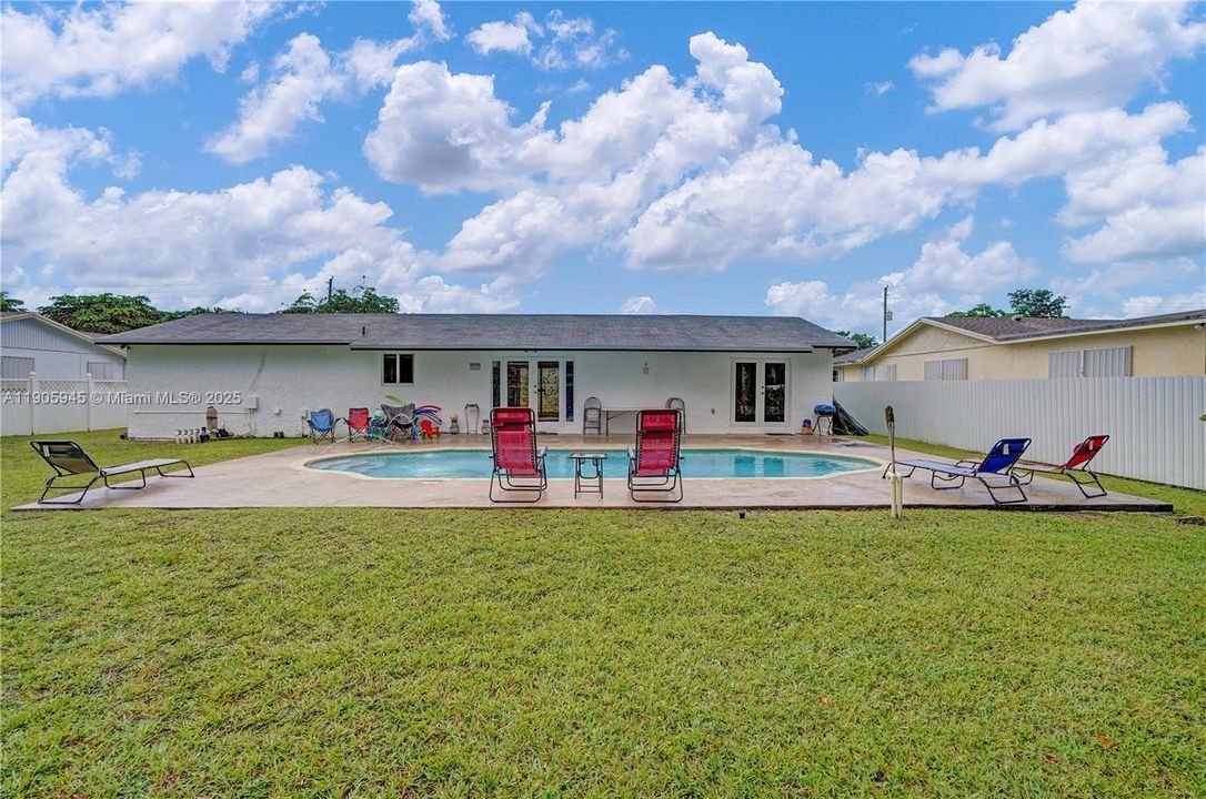 En Renta: $6,500 (4 camas, 2 baños, 1645 Pies cuadrados)