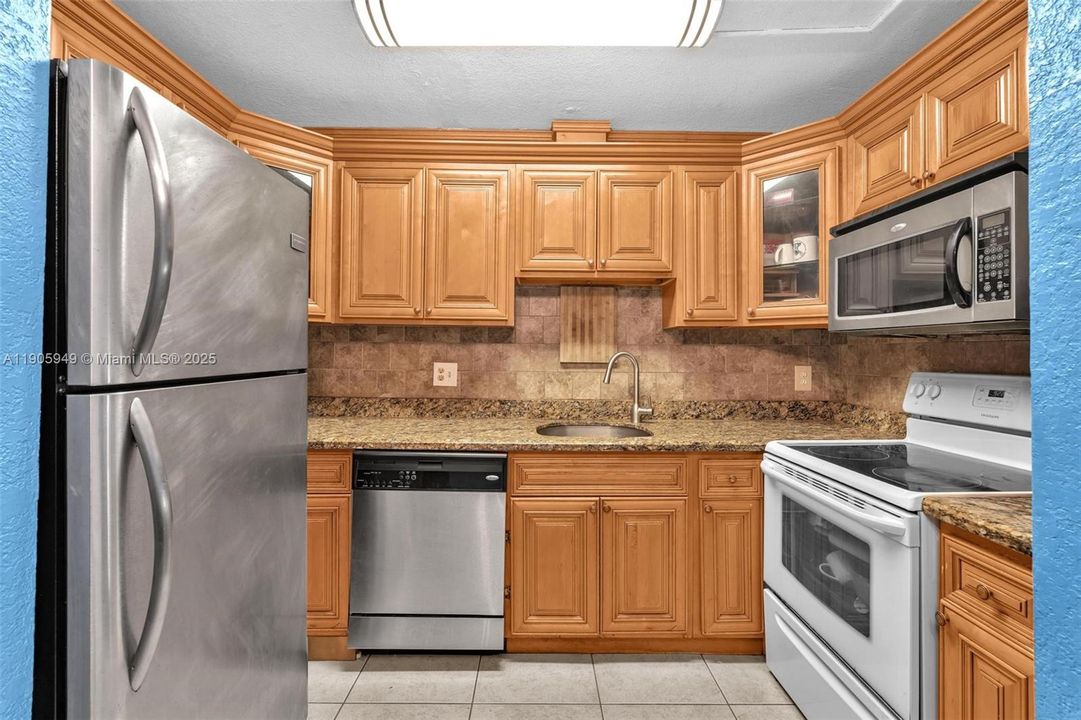 待售: $225,000 (2 贝兹, 2 浴室, 870 平方英尺)