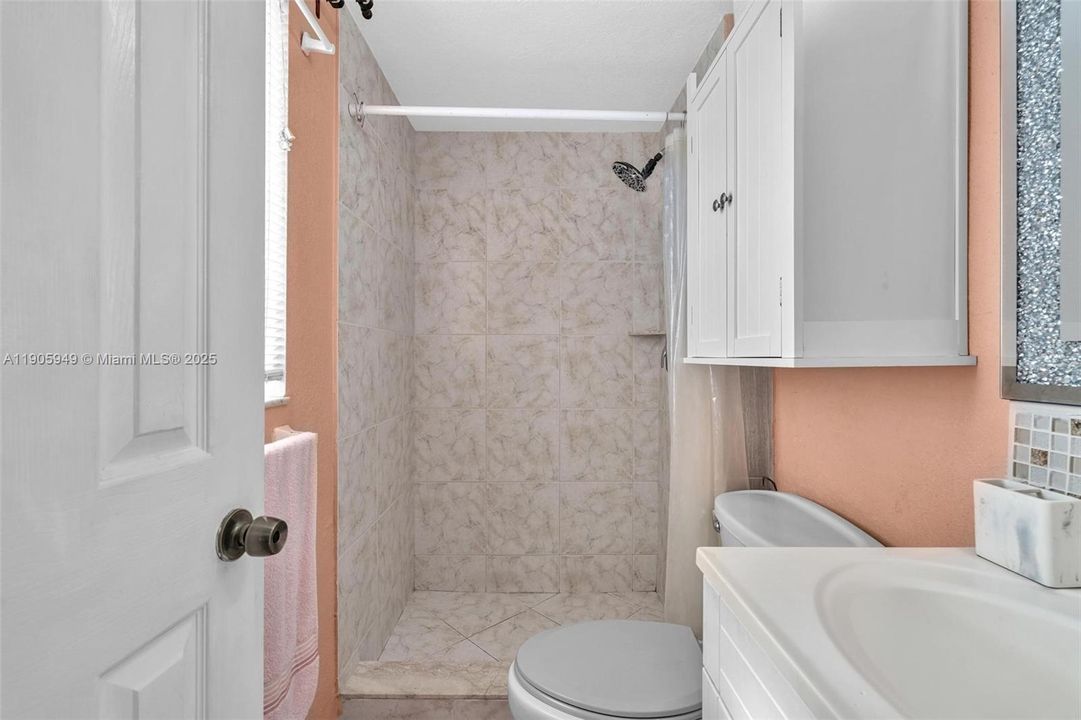 待售: $225,000 (2 贝兹, 2 浴室, 870 平方英尺)