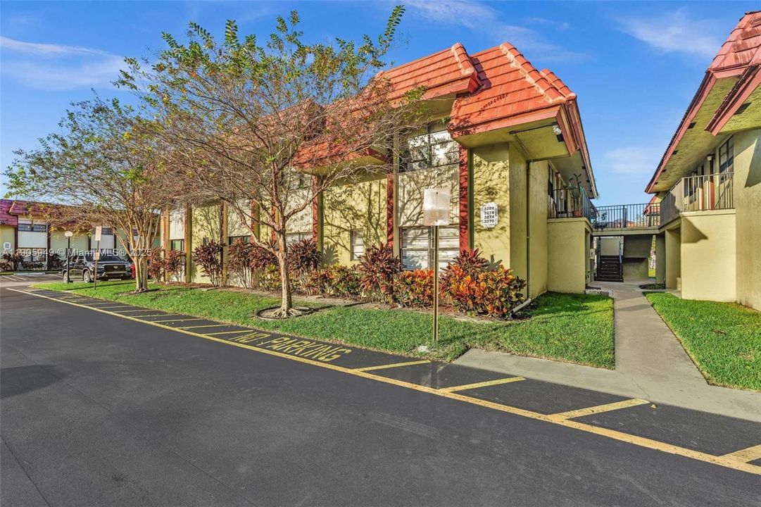 待售: $225,000 (2 贝兹, 2 浴室, 870 平方英尺)