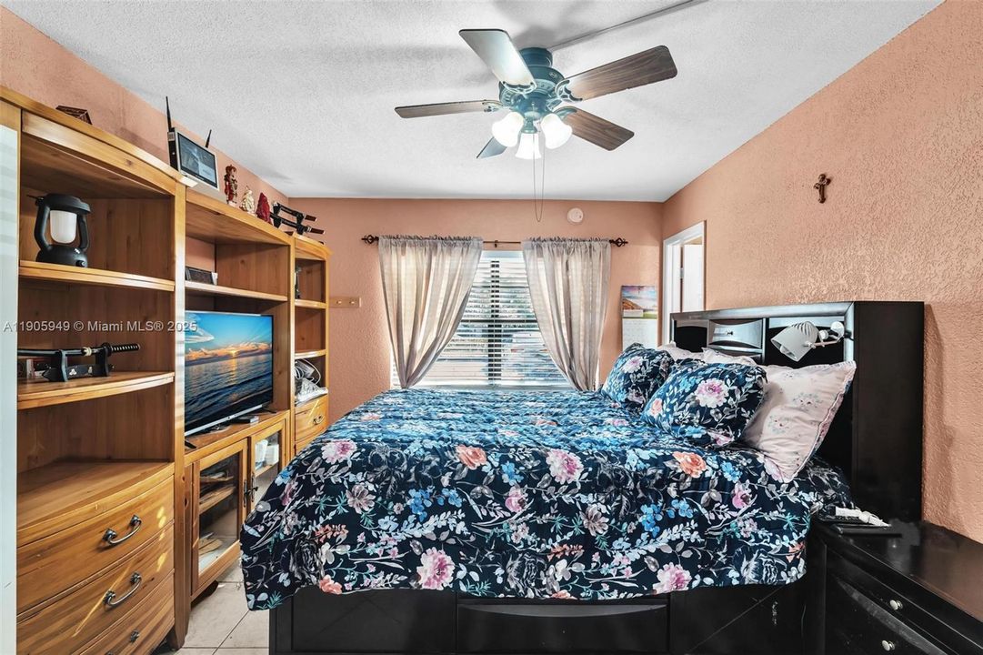 待售: $225,000 (2 贝兹, 2 浴室, 870 平方英尺)