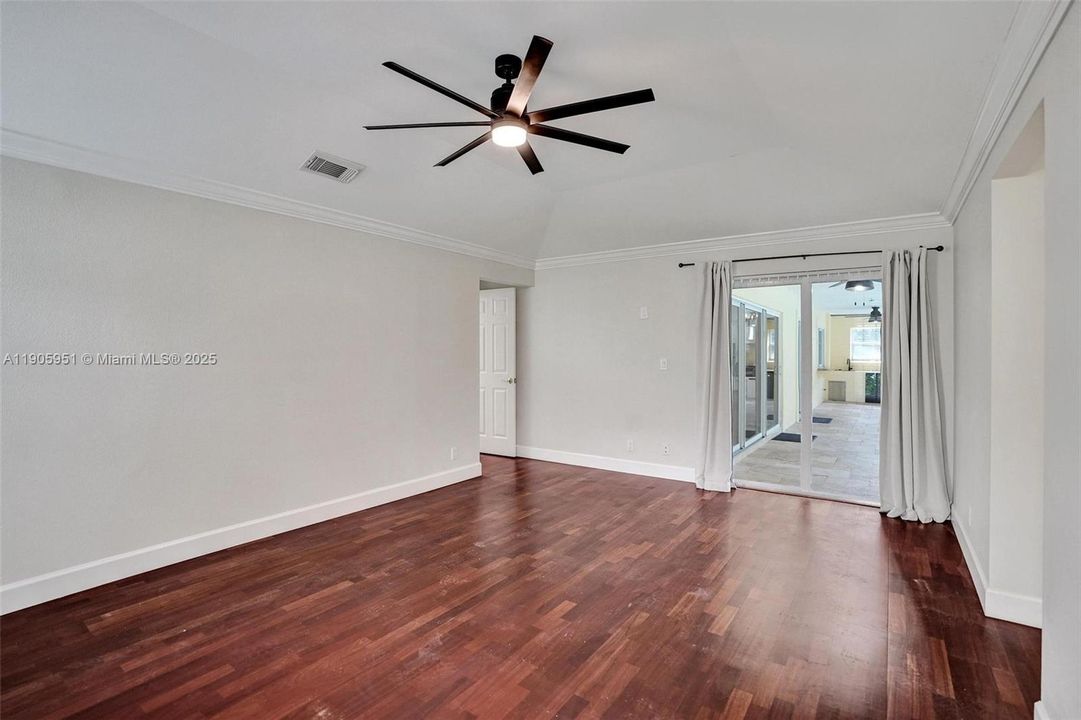 For Rent: $6,900 (4 beds, 2 baths, 2499 Square Feet)