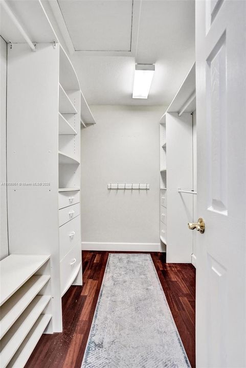 For Rent: $6,900 (4 beds, 2 baths, 2499 Square Feet)