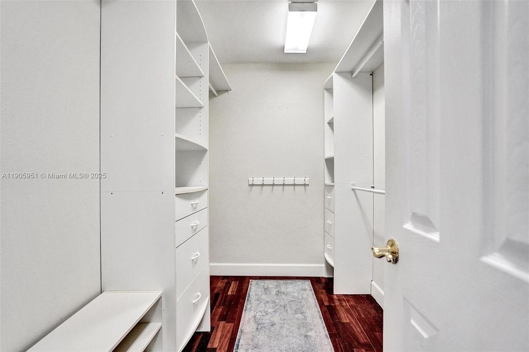 For Rent: $6,900 (4 beds, 2 baths, 2499 Square Feet)