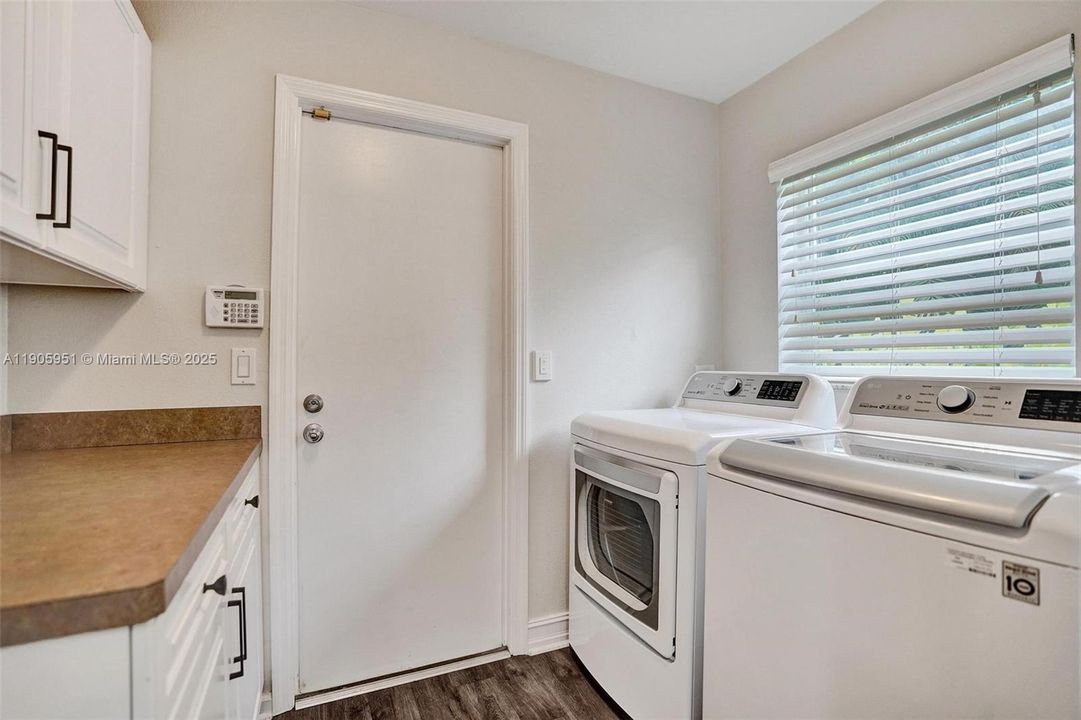 For Rent: $6,900 (4 beds, 2 baths, 2499 Square Feet)