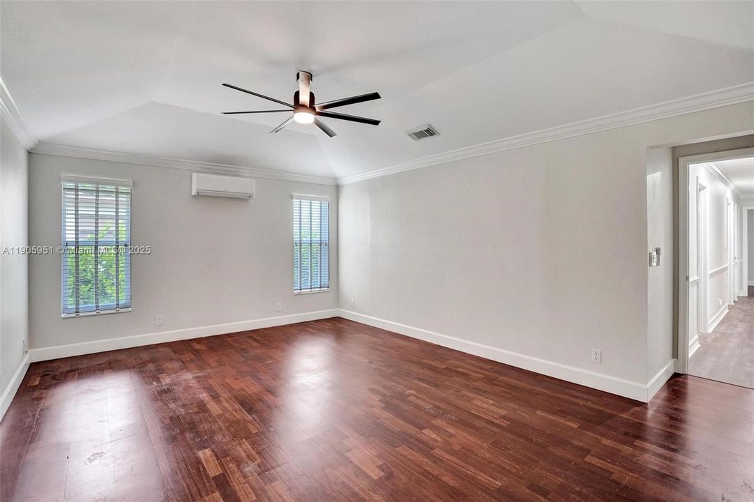 For Rent: $6,900 (4 beds, 2 baths, 2499 Square Feet)