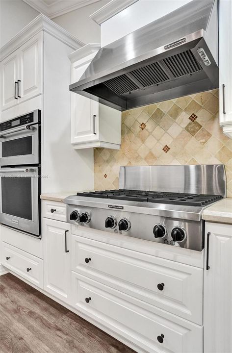 For Rent: $6,900 (4 beds, 2 baths, 2499 Square Feet)